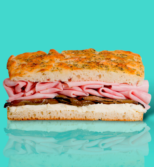 Sicilia Focaccia con jamón cocido de cerdo, crema de Pecorino, trufa y berenjena-Sandwich Lovers